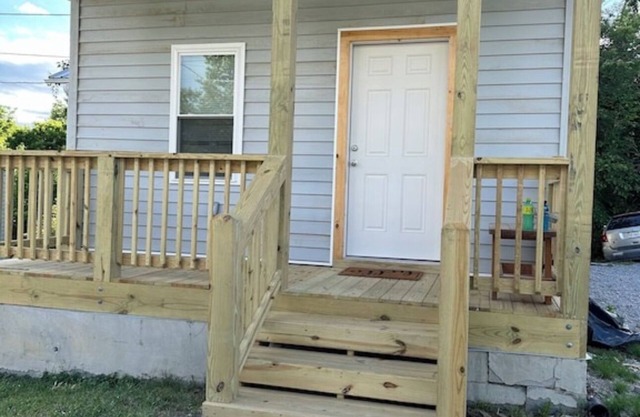 Charming 2-bedroom house in Danville with AC and WiFi