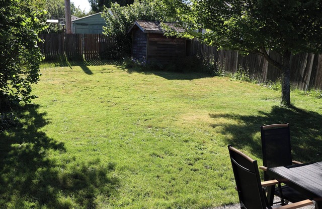 Charming 2-bedroom house with WiFi, AC in the heart of West Seattle