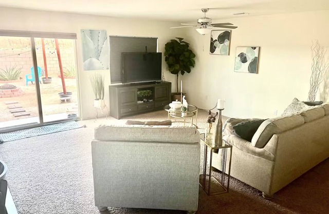 Charming 2-bedroom house in delightful Tucson near Casino del Sol.