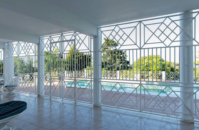 Charming 2 bedroom apartment with view of the Caribbean Sea