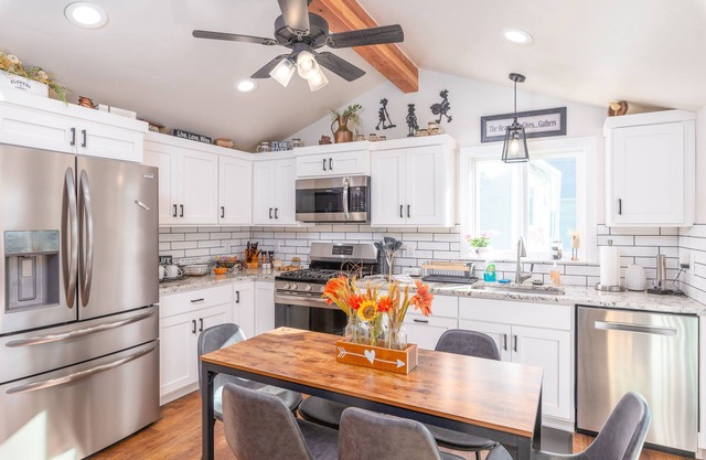 charming 2-bedroom pioneer home near brian head ski resort and national parks in