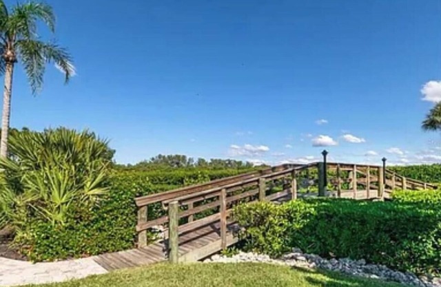 Charming 2-bedroom condo in brilliant Holmes Beach with AC