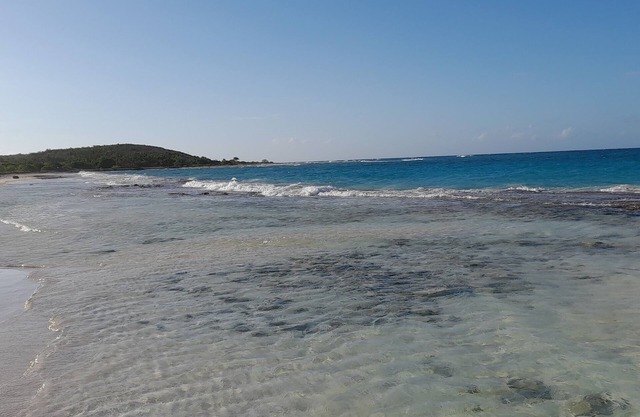 Charming 2-bedroom villa in amazing Duncan Bay. Quick walk to the beach.