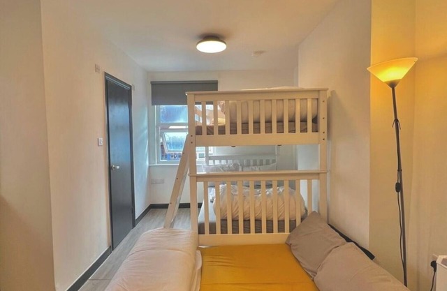 Charming 2-Minute Walk to Golders Green Station – Perfect Base for London.