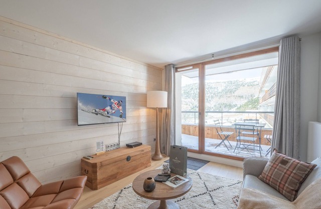 Charming 2-Room Apartment near Ski Slopes with Parking