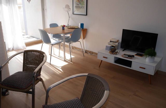 Charming 2-room apartment, city center, loggia, parking