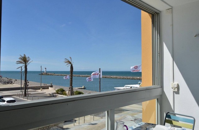 Charming 2-room Apt, 5 people, beachfront, free parking