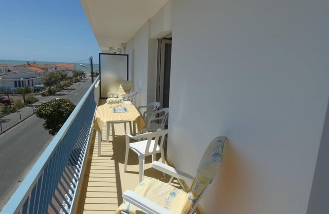 Charming 2BR Apartment 300m from Beach with Balcony - Notre Dame de Monts