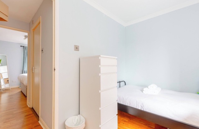 Charming 2BD Canal-Side Home in East London