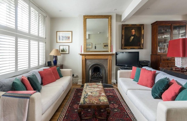 Charming 2BD Garden House - Hammersmith