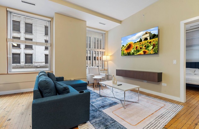 Charming 2bedroom Apartment in Terrific Downtown St. Paul with Queen BD+Two Full