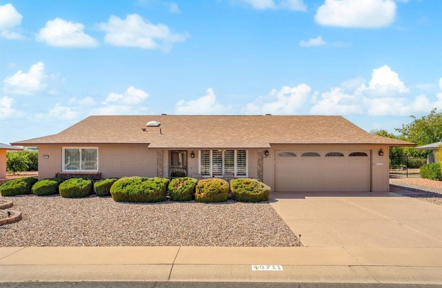 Charming 2BR/2BA in Sun City: 55+ Community