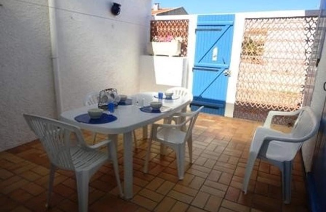 Charming 2BR House, Patio, A/C, Near Beach, 2-Star Rating