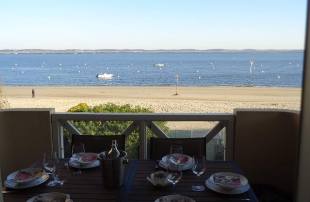 Charming 2BR Near Beach with Parking and Wifi