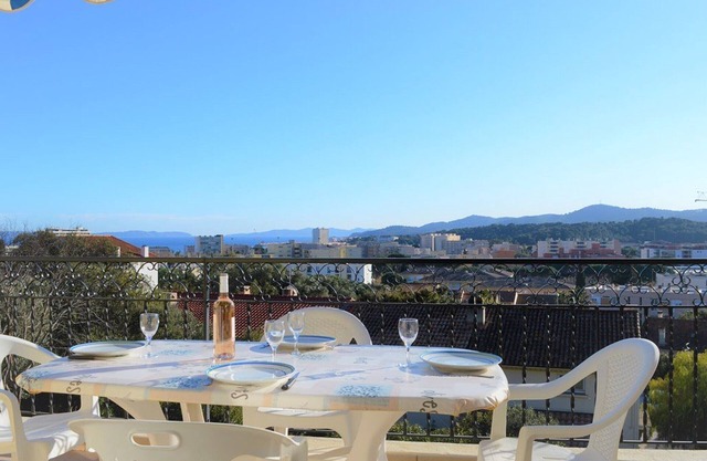 Charming 2BR with terrace and garage - Near city center