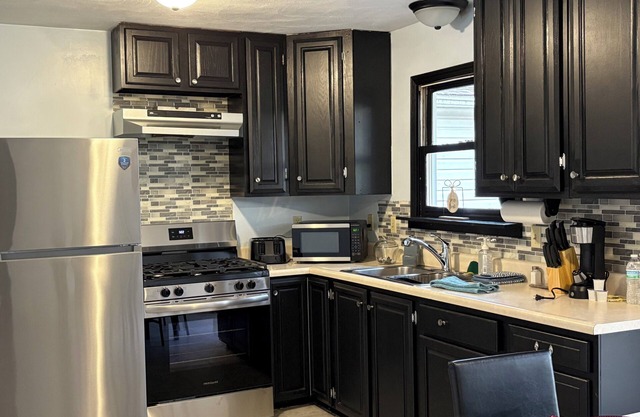 Charming 3-bed 1.5 bath country house with WiFi, AC in south Vestal