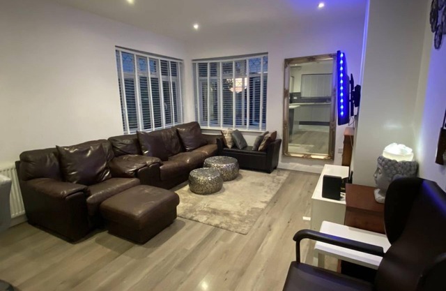 Charming 3-Bed Apartment in London