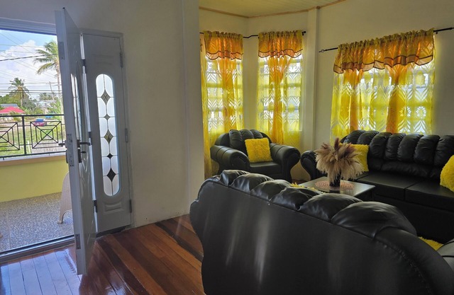 Charming 3-bedroom house with AC and WiFi in gorgeous Demerara-Mahaica