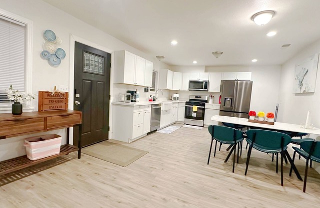 Charming 3-bedroom apartment in Woodlake with WiFi and AC, 25 minutes to Sequoia