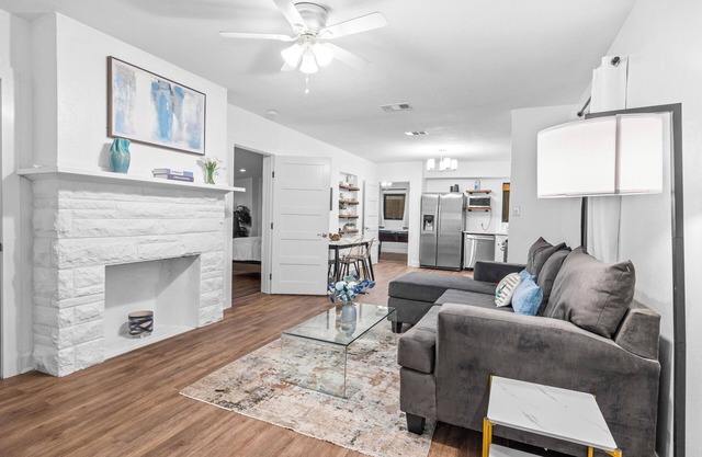 Charming 3-bedroom apartment with WiFi and AC in pleasant Bentwood Austin