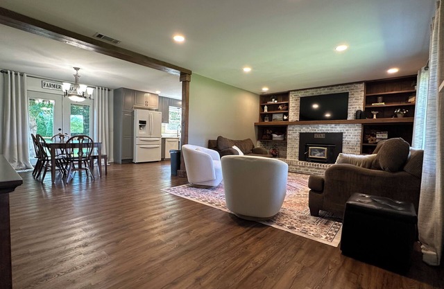 Charming 3-bedroom Country Cottage in Beautiful Brownsburg, IN!