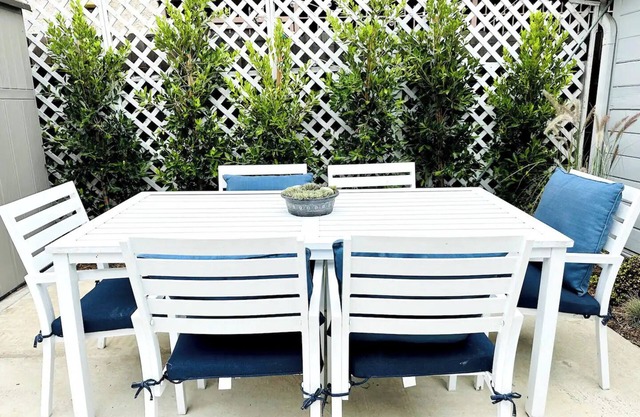 Charming 3-bedroom home with AC and WiFi in lovely Long Beach