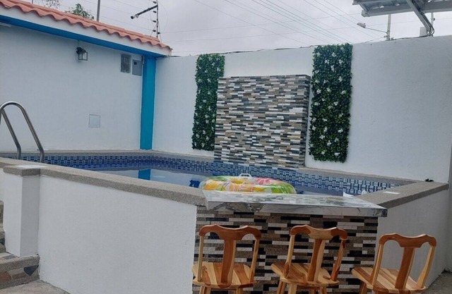 Charming 3-bedroom house with Pool WiFi, AC in Ballenita near to the beach.