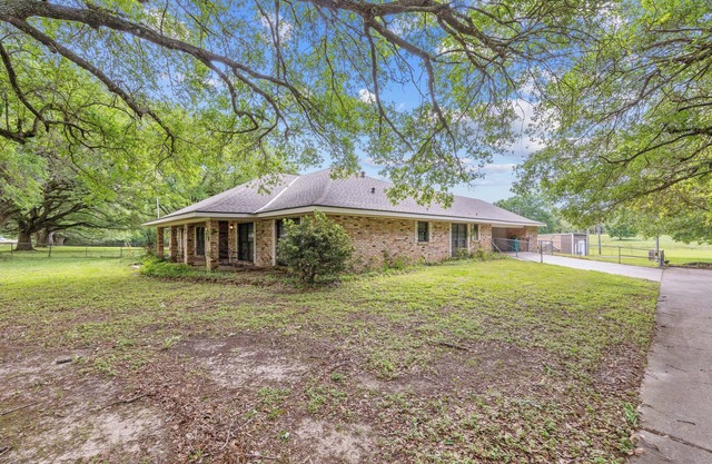 Charming 3-bedroom house with AC in Broussard