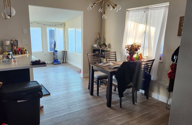 Charming 3-bedroom house with fitness room, AC in welcoming Henderson
