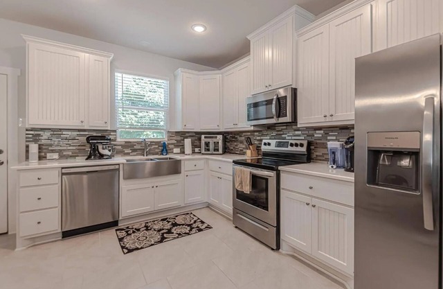 Charming 3-bedroom house walking distance to Jones Brothers Park on Lake Travis.