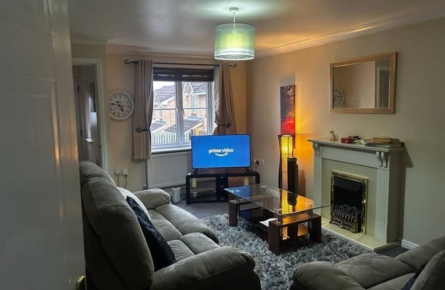 Charming 3 Bedroom Home with Private Garden & 2 Toilets