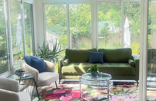 Charming 3 bedroom house- close to the train to NYC, the best beaches and more!