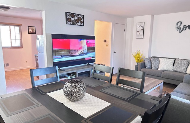 Charming 3-bedroom house in Delmont with WiFi and AC