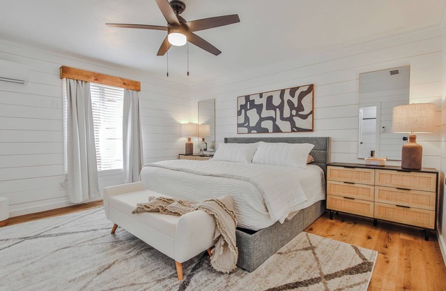 Charming 3-bedroom house in Lubbock with incredible outdoor living AC and WiFi