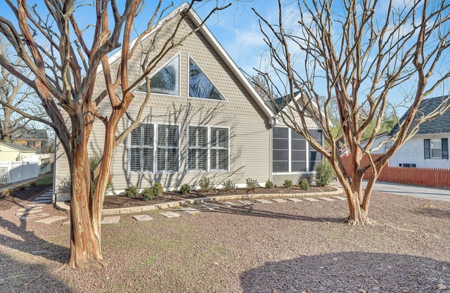 Charming 3-bedroom house within walking distance of quaint downtown Milton