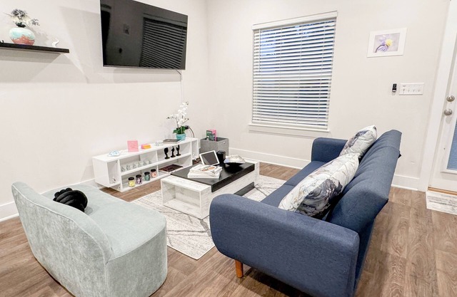 Charming 3-bedroom townhome w/Pool in Pensacola