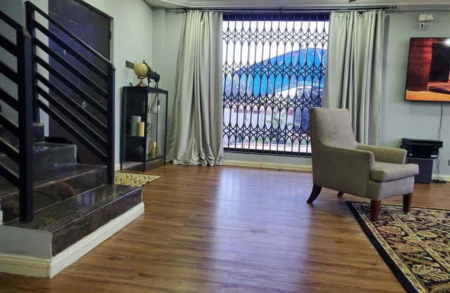 Charming 3-Bedroom Townhome in Accra