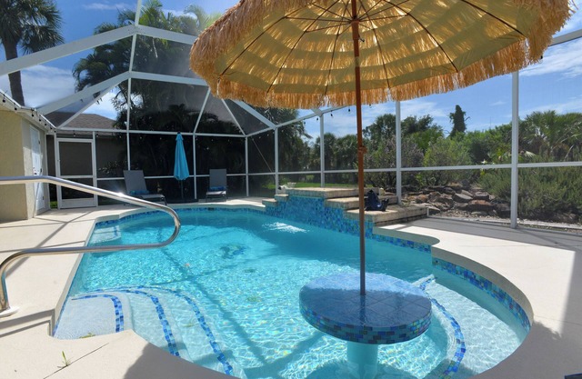 Charming 3-bedroom house with AC,WiFi and HEATED POOL in welcoming Rotonda West