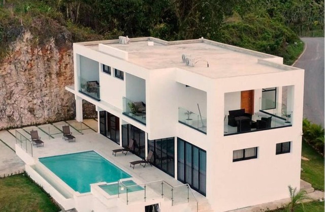 Charming 3-bedroom villa with WiFi, AC in fabulous Cabrera