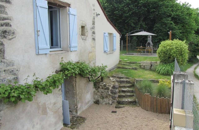 Charming 3-bed Cottage in Loire Valley with Private Garden and Modern Amenities
