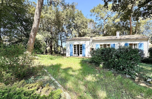 Charming 3-Room Villa with Garden, Close to Beach and Shops, La Palmyre
