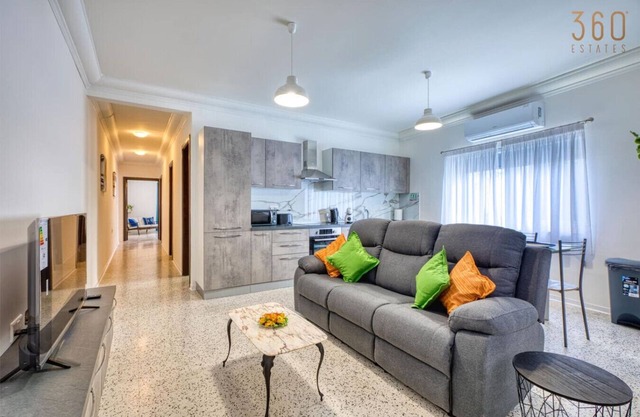 Charming 3BR Apt + City Views & WIFI in Swieqi