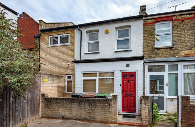 Charming 4-Bed Home with Stylish Decor & Garden