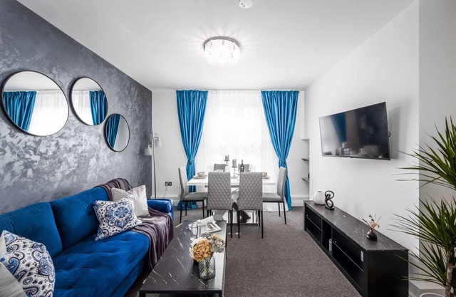 Charming 4-Bedroom Apt Minutes from Borough St