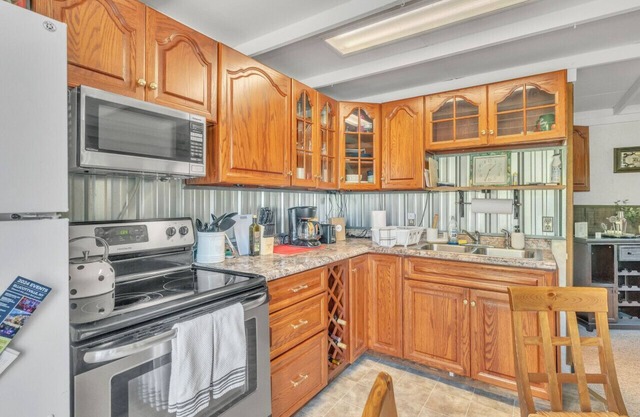 Charming 4-Bedroom Retreat in the Heart of Ski Town - Walk to Shops, Nature, and Adventure