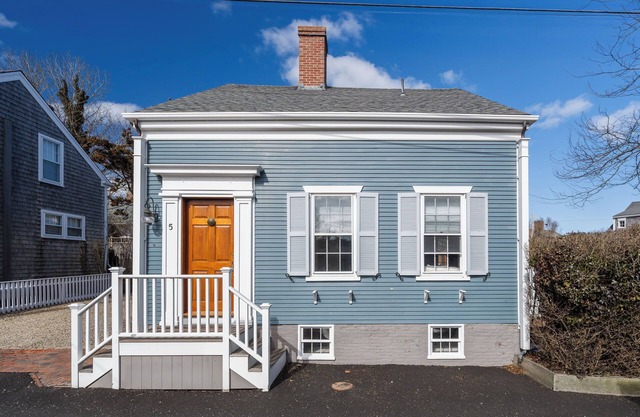 Charming 4-bedroom house with AC, WiFi steps from downtown in Nantucket