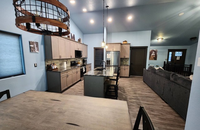 Charming 4-Bedroom Retreat with Modern Comforts in the Black Hills!