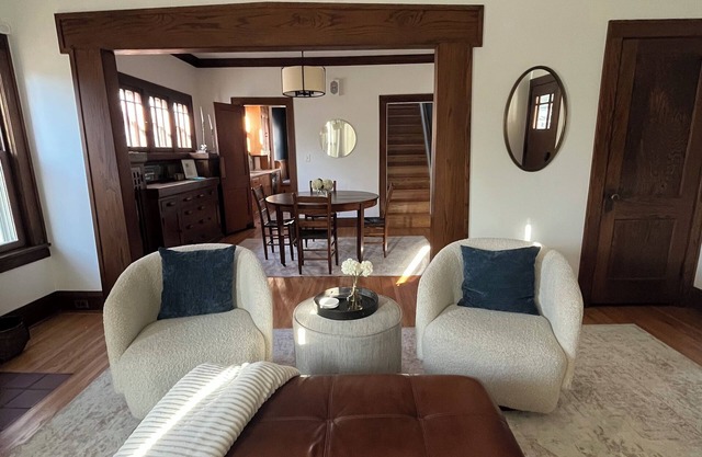 Charming 4-Bedroom Minneapolis Retreat – Perfect for Your Getaway!
