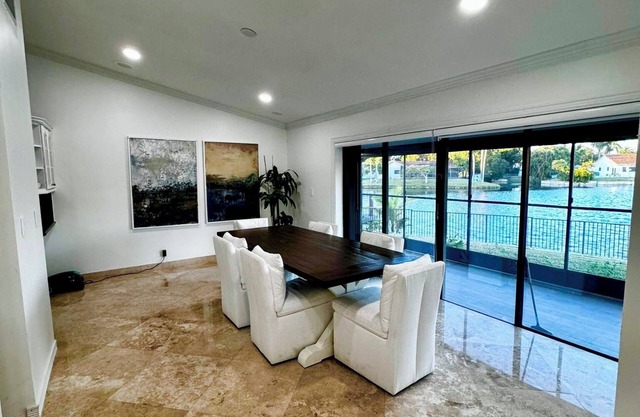 Charming 4-bedroom villa with AC and WiFi in serene Plantation