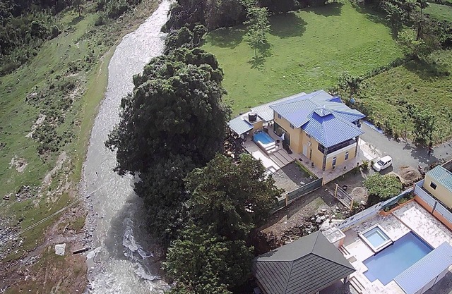 Charming 4-bedroom villa with AC in all bedrooms in gorgeous Jarabacoa Dom.Rep